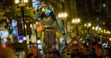“Arts In The Dark Parade” Celebrates Halloween As The “Artists’ Holiday